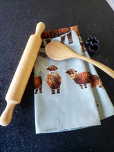 Load image into Gallery viewer, Tea Towel Highland Cow